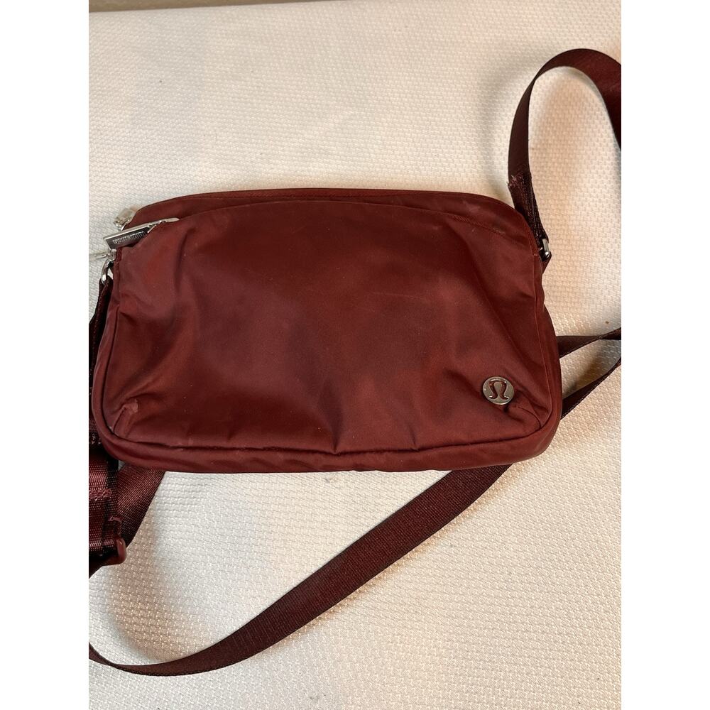 Lululemon Everywhere Belt Bag 1L One Size Red Merlot RDMR 59719 - Picture 10 of 12